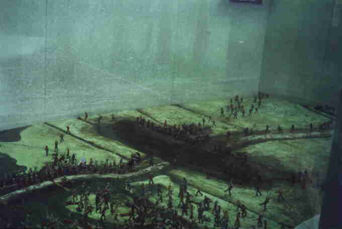 Ein Blick auf das Schlachtfeld um 1500: Zinnfiguren stellen die 'Schwarze Garde' und die Dithmarscher Bauern dar.
